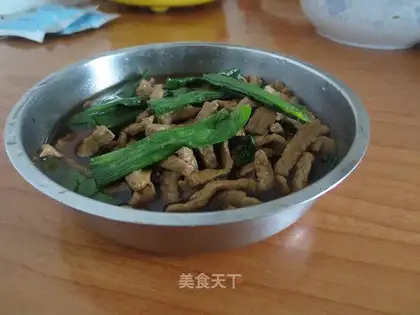 Lean meat with garlic sprouts