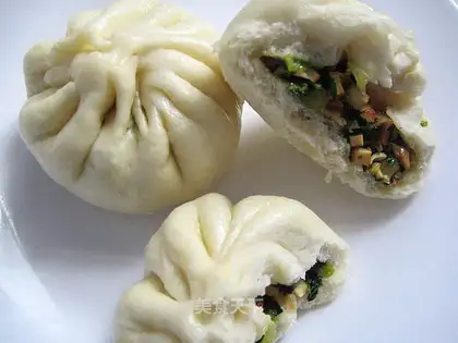 Mushroom and vegetable buns