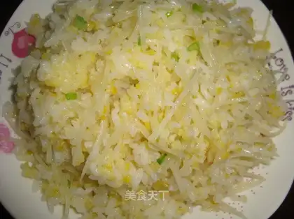 Fried rice with shredded potatoes