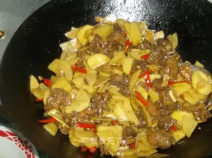 Fried potatoes with spicy chicken