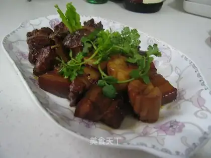 Mushroom with braised pork