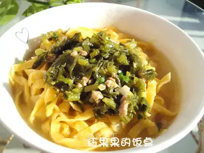 Minced pork and red pumpkin noodles