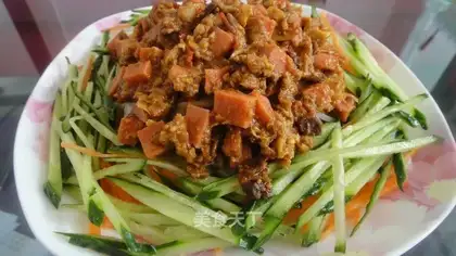 Noodles with ham and egg fried sauce