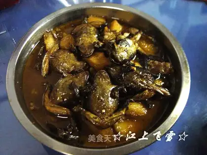 Braised forest frog in soy sauce