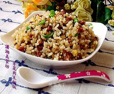 Fried rice with sprouts and minced pork