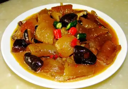 stir-fried pig skin with mushroom