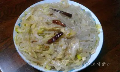 stir-fried rice noodles with cabbage