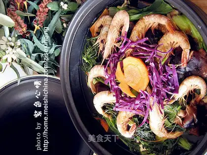 Vegetable and seafood pot