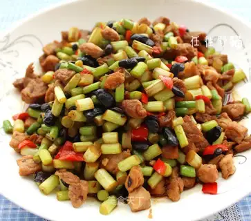 stir-fried diced pork with black bean and garlic sprouts
