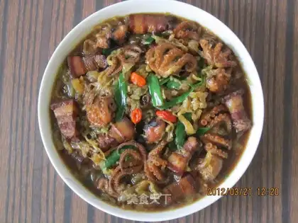 Octopus stewed pickled vegetables