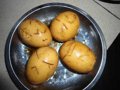 Spiced expression stewed egg
