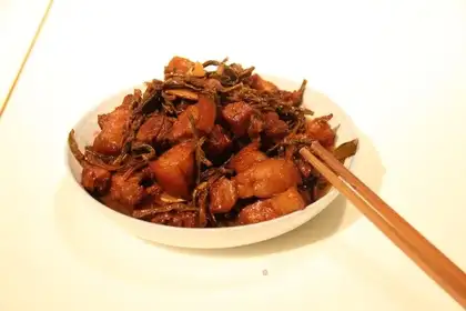 Dried cowpea braised pork