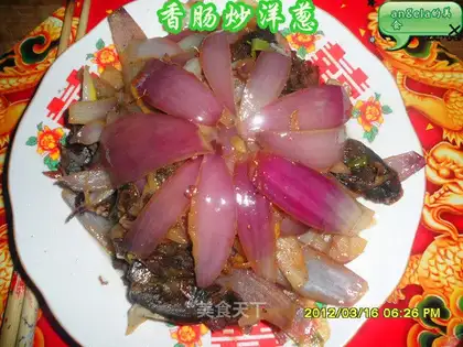 Sausage stir-fried onions