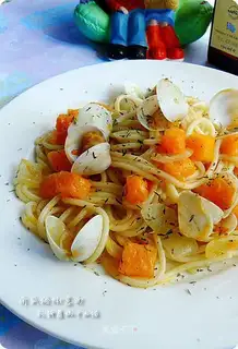 Spaghetti with pumpkin and clam