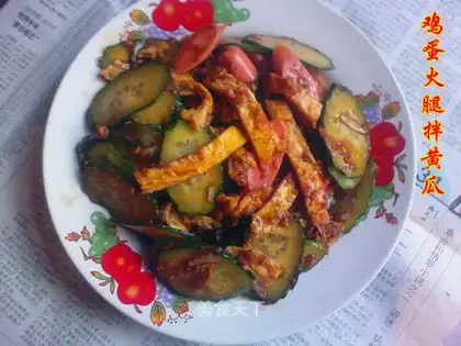 Egg and ham mixed with cucumber