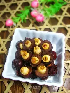 Lotus seed and red dates button
