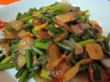 stir-fried bacon with garlic moss