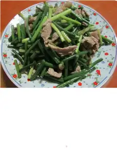 stir-fried shredded pork with garlic sprouts