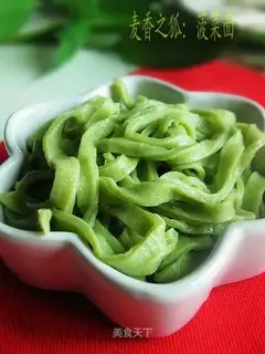 Spinach handmade noodles