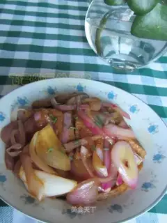 Vegetarian chicken with onion