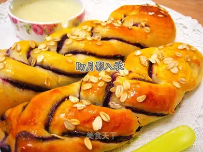 Purple sweet potato leaf bread