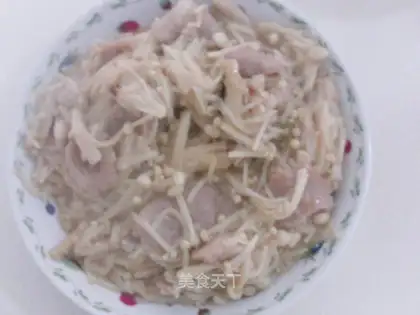 Stir fried pork slices with mushroom