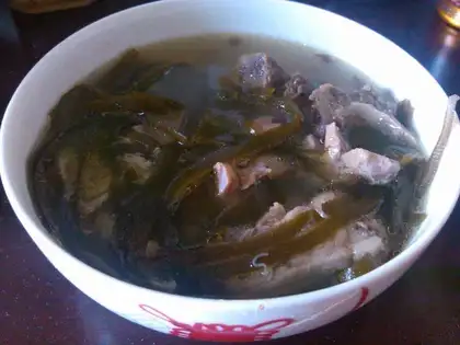Ribs and seaweed soup