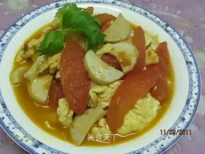 Scrambled eggs with mushroom and tomato