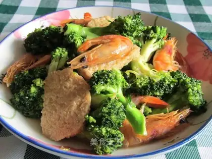 stir-fried green cauliflower with dried shrimps and vegetarian chicken