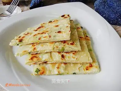 Hot noodle scallion cake