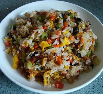 Fried rice with small fish powder