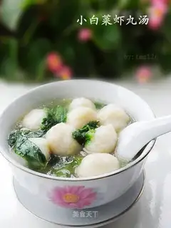 Chinese cabbage and shrimp balls soup