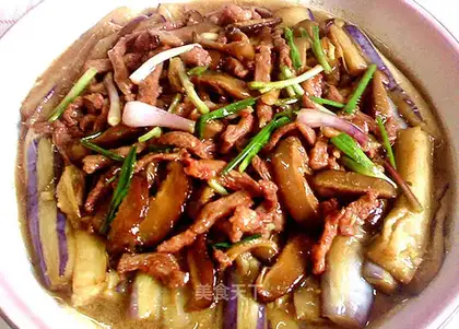 Grilled eggplant with shredded pork
