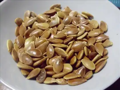 Microwave pumpkin seeds