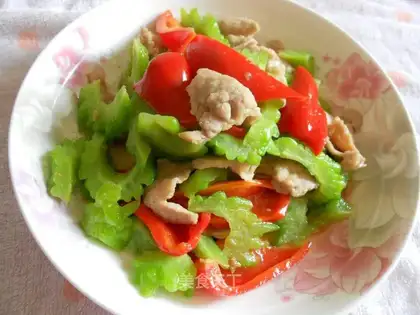 Sauteed pork slices with bitter gourd