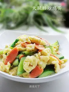 Scrambled eggs with ham sausage
