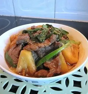 Sauteed beef with pineapple in Jiucenta