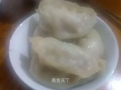 Steamed dumplings with cabbage and pork