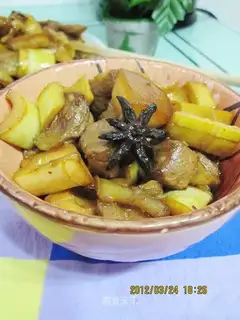 Braised pork with spring bamboo shoots