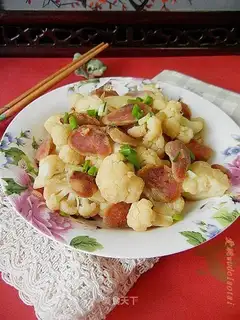 Sausage stir-fried cauliflower