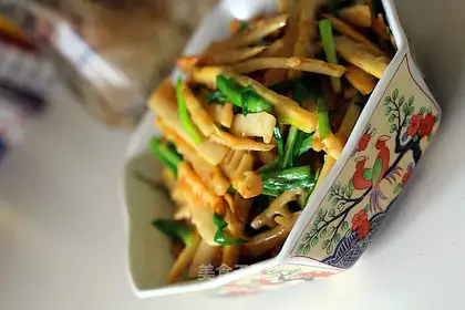 stir-fried winter bamboo shoots with leek head