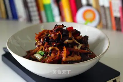 Fried pork in soy sauce with Guangxi sour bamboo shoots