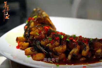 Braised mullet with garlic