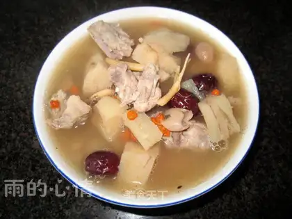 Stewed pork spine with kudzu root