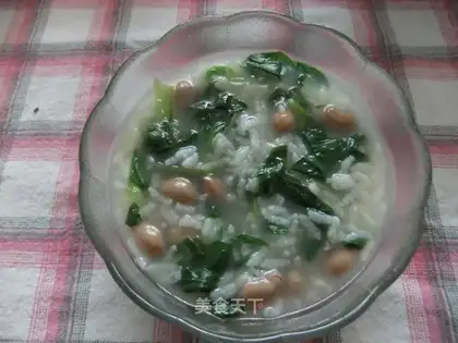 Peanut and vegetable porridge