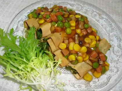 Bean skin and chrysanthemum roll
