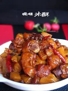 Roast chicken nuggets with bamboo shoots