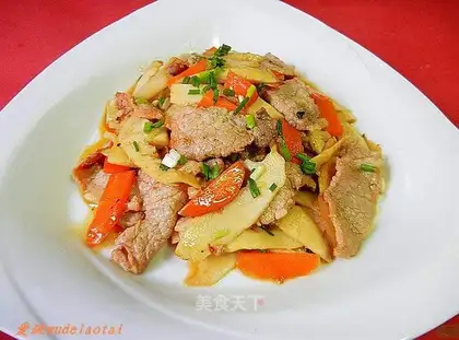 Fried pork slices with spring bamboo shoots