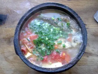 Stewed tofu with crucian carp in casserole