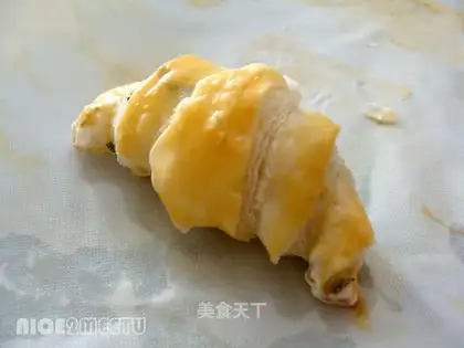 Flying Cake Croissant